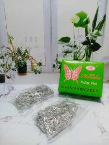 Peniti kecil gold atau silver satu bok isi 2bgks