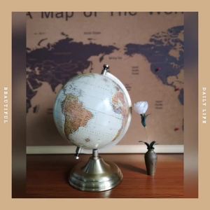 FFBH Retro Globe Model European and The United States Teaching Special Globe Home Office Creative Living Room Decoration Holiday Gift Z1H5K