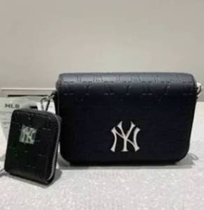 MLB NEW YORK YANKEES กระเป๋าสะพายข้าง(สินค้ามีกระเป๋าใส่เหรียญ)สินค้าจากเกาหลี💯%