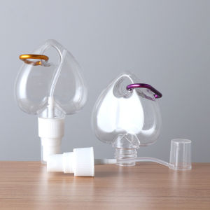 ขวดสเปรย์รูปหัวใจ พร้อมตะขอเกียว สะดวกพกพา Heart shaped spray bottle