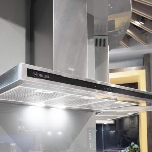 Máy Hút Mùi Áp Tường Malloca ZETA K1573 - Công suất hút 850m3/h - Ngang 90cm - Hẹn Giờ - Điều Khiển Cảm Ứng 5 Tốc Độ - Than Hoạt Tính - Hàng Chính Hãng