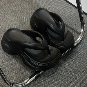 [Free Shipping] Thick-Soled Flip-Flops For Women Suitable For Outdoor Wear In Summer New Style Perfect For The Beach
