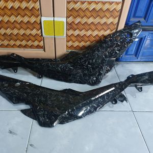 COVER SAMBUNGAN BODY SAMPING KANAN KIRI BAWAH TANGKI HONDA CB 150 R NEW KARBON FORGED
