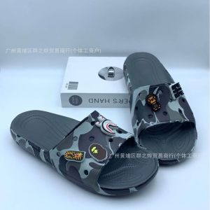 crocs Camouflage ape-head flip-flops with holes EVA Korean-style couples summer slip-on slippers with a comfortable feel for indoor use simple design