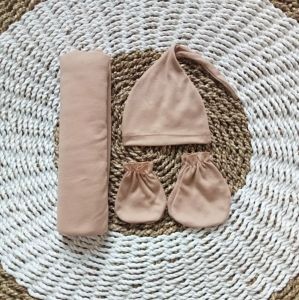 Set hemat 4 in 1 bedong polos bayi + topi kupluk + sarung tangan dan sarung kaki bayi baru lahir