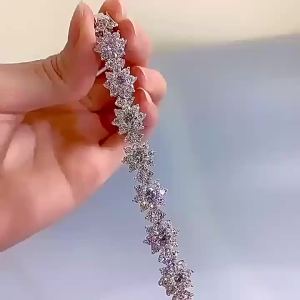 925 Sterling Silver Inlaid Moissanite sunflower Collarbone Chain Necklace with Unique Design sunflower Flower Tennis Suitable for Gifts Parties and Weddings Men and Womens and Holiday Wear the Best Gift for Girlfriends