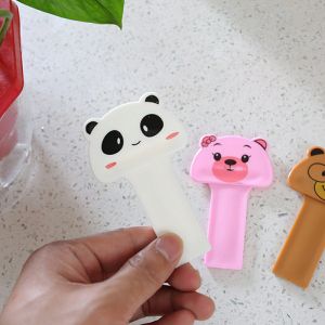 [HCM] Dụng cụ nhấc nắp bồn cầu thông minh chống vi khuẩn- Cozy520