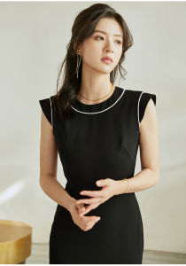 Đầm đen ôm đuôi cá cổ tròn sát tay ngắn kiểu