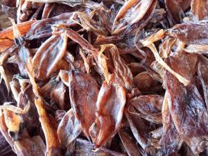 หมึกกะตอยไดร์ขนาดกลาง จากระนอง เค็มน้อย หอม  แพค 120 กรัม