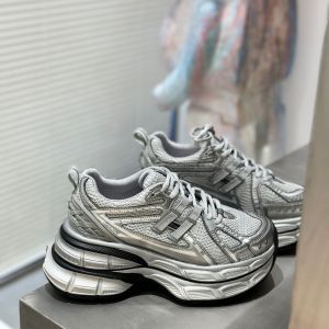 รองเท้าบาเจียพื้นหนา 2024 ฤดูร้อนใหม่สไตล์เกาหลีหัวกลมผูกเชือกรองเท้ากีฬาวิ่งพื้นนิ่มลำลองอเนกประสงค์