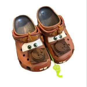 Giày sục crocs chuẩn xịn chống hôi chân nhựa tế bào êm mềm dẻo bền đi mưa lội nước đi biển cho trẻ em ô tô răng vẩu màu nâu