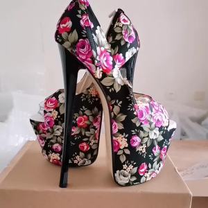 22เซนติเมตรรองเท้าส้นสูงมากแพลตฟอร์มรองเท้าขนาดใหญ่ขนาด50 45ชาติพันธุ์ดอกไม้สายรัดข้อเท้าสตรีส้นปั๊มโค้งมนนิ้วเท้าเครื่องรางรองเท้า