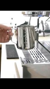 Hot_Item ติดตั้งง่าย ถ้วยตีฟองนม เหยือกตีฟองนม มีขีดวัด 600ml เนื้อวัสดุเรียบหนาไม่บาง ตกไม่แตก วัสดุเกรดอาหาร ทนความร้อน ทนความเย็น พิชเชอร์ สแตนเลส304 Stainless Milk/Pitcher ราคาพิเศษ ลดล้างสต๊อก