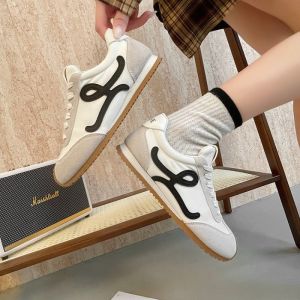 💖ของแท้ 100%✅จัดส่งจากกรุงเทพ! เร็วสุดๆ~⚡รองเท้าผู้หญิงหัวกลม พื้นนิ่ม ผูกเชือกสไตล์เกาหลี สีน้ำตาล ดำ แดง และขาว