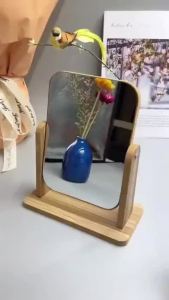 Gương trang điểm bằng gỗ gương xoay gương soi kiểu dáng đơn giản và cổ điển.