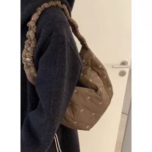 MOUSSON กระเป๋าพาดฤดูใบไม้ร่วงและฤดูหนาวกระเป๋าสะพายไหล่ของผู้หญิงกระเป๋าไนลอนช่องเกาหลีแฟชั่นแบบใหม่กระเป๋าทรงเกี๊ยวกระเป๋าสะพายไหล่พาดลำตัวทั้งหมด