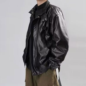 SINRANSINYA丨แจ็กเก็ตผู้ชาย-เสื้อคลุมคอตั้งหนังวัวโอเวอร์ไซส์สไตล์มินิมอลลิสต์แจ็คเก็ตหนังสีดำแจ็กเก็ตเสื้อแจ็คเก็ตเสริมไหล่บุนวม