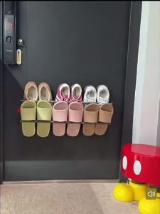 [Free Shipping] Magnetic slipper rack behind the entrance door magnetic shoe rack for security doors and iron doors wall-mounted magnetic shoe rack behind the door storage magic tool