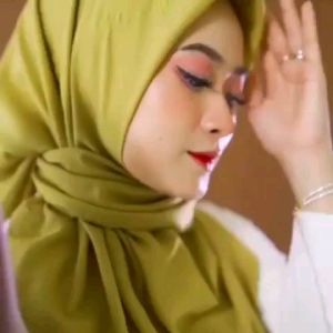 Jilbab Hijab Kerudung Bergo Krudung Wanita Dewasa Segiempat Laser Cut Terbaru Arrafi AR 541\\n\\n Mengenal Jilbab Hijab Kerudung Bergo Krudung Wanita Dewasa Segiempat Laser Cut Terbaru Arrafi AR 541\\n\\nJilbab hijab kerudung bergo krudung wanita dewasa segiempat laser cut terbaru Arrafi AR 541 adalah pilihan yang sempurna bagi Anda yang mencari jilbab yang modern, elegan, dan nyaman digunakan. Dengan desain modern kekinian, bahan voal premium, dan harga terjangkau COD, jilbab ini menawarkan kualitas yang tidak perlu diragukan lagi.\\n\\n Desain Modern Kekinian\\n\\nJilbab Arrafi AR 541 memiliki desain modern kekinian yang akan membuat penampilan Anda semakin menarik dan elegan. Jilbab ini cocok digunakan untuk berbagai acara, baik itu acara formal maupun non-formal. Dengan desain yang unik dan menarik, jilbab ini akan membuat penampilan Anda semakin menonjol.\\n\\n Bahan Voal Premium\\n\\nJilbab Arrafi AR 541 terbuat dari bahan voal premium yang nyaman digunakan dan mudah dibentuk. Bahan voal ini memiliki tekstur lembut dan adem, sehingga akan membuat Anda merasa nyaman saat menggunakannya. Selain itu, bahan voal juga mudah dicuci dan tahan lama, sehingga jilbab ini dapat digunakan dalam jangka waktu yang lama.\\n\\n Harga Terjangkau COD\\n\\nJilbab Arrafi AR 541 ditawarkan dengan harga terjangkau COD, yang membuatnya menjadi pilihan yang tepat bagi Anda yang mencari jilbab berkualitas dengan harga terjangkau. Dengan sistem COD, Anda dapat membayar jilbab ini saat barang sudah sampai di tangan Anda, sehingga Anda dapat memastikan bahwa jilbab yang Anda beli sesuai dengan harapan Anda.\\n\\n Kelebihan Jilbab Hijab Kerudung Bergo Krudung Wanita Dewasa Segiempat Laser Cut Terbaru Arrafi AR 541\\n\\nJilbab Arrafi AR 541 memiliki beberapa kelebihan yang membuatnya menjadi pilihan yang tepat bagi Anda yang mencari jilbab berkualitas.\\n\\n Adem dan Mudah Dibentuk\\n\\nJilbab Arrafi AR 541 memiliki bahan voal premium yang adem dan mudah dibentuk. Dengan bahan ini, Anda dapat dengan mudah membentuk jilbab sesuai dengan keinginan Anda.\\n\\n Cantik dan Elegan\\n\\nDengan desain modern kekinian, jilbab Arrafi AR 541 akan membuat penampilan Anda semakin menarik dan elegan. Jilbab ini cocok digunakan untuk berbagai acara, baik itu acara formal maupun non-formal.\\n\\n Bayar di Tempat COD Gratis Ongkir\\n\\nJilbab Arrafi AR 541 ditawarkan dengan harga terjangkau COD, yang membuatnya menjadi pilihan yang tepat bagi Anda yang mencari jilbab berkualitas dengan harga terjangkau. Selain itu, dengan sistem COD, Anda juga dapat mendapatkan gratis ongkir, sehingga Anda dapat menghemat biaya pengiriman.\\n\\n Cara Memilih Jilbab Hijab Kerudung Bergo Krudung Wanita Dewasa Segiempat Laser Cut Terbaru Arrafi AR 541\\n\\nJika Anda ingin membeli jilbab Arrafi AR 541, berikut adalah beberapa pertimbangan yang perlu Anda lakukan.\\n\\n Pertimbangan Ukuran dan Model\\n\\nPastikan ukuran jilbab yang Anda pilih sesuai dengan ukuran kepala Anda. Selain itu, pertimbangkan juga model jilbab yang Anda inginkan. Jilbab Arrafi AR 541 memiliki berbagai model yang dapat Anda pilih sesuai dengan keinginan Anda.\\n\\n Pemilihan Warna dan Motif\\n\\nPilih warna dan motif jilbab yang sesuai dengan selera Anda. Jilbab Arrafi AR 541 memiliki berbagai warna dan motif yang dapat Anda pilih sesuai dengan keinginan Anda.\\n\\n Keamanan Pembayaran COD\\n\\nPastikan bahwa sistem pembayaran COD yang digunakan oleh penjual aman dan terpercaya. Dengan sistem COD, Anda dapat membayar jilbab ini saat barang sudah sampai di tangan Anda, sehingga Anda dapat memastikan bahwa jilbab yang Anda beli sesuai dengan harapan Anda.\\n\\n Cara Perawatan Jilbab Hijab Kerudung Bergo Krudung Wanita Dewasa Segiempat Laser Cut Terbaru Arrafi AR 541\\n\\nJilbab Arrafi AR 541 perlu dirawat dengan baik agar dapat digunakan dalam jangka waktu yang lama. Berikut adalah beberapa cara perawatan jilbab yang dapat Anda lakukan.\\n\\n Cara Menyimpan dan Menyimpan Jilbab\\n\\nSimpan jilbab Arrafi AR 541 di tempat yang kering dan sejuk. Jangan simpan jilbab di tempat yang lembab atau terkena sinar matahari langsung, karena hal ini dapat merusak jilbab.\\n\\n Cara Membersihkan Jilbab\\n\\nCuci jilbab Arrafi AR 541 dengan cara yang benar. Jangan gunakan deterjen yang terlalu keras, karena hal ini dapat merusak jilbab. Gunakan deterjen yang lembut dan cocok untuk bahan voal.\\n\\n Tips Perawatan Jilbab Hijab Kerudung Bergo Krudung Wanita Dewasa Segiempat Laser Cut Terbaru Arrafi AR 541\\n\\nBerikut adalah beberapa tips perawatan jilbab Arrafi AR 541 yang dapat Anda lakukan:\\n\\n- Simpan jilbab di tempat yang kering dan sejuk\\n- Cuci jilbab dengan cara yang benar\\n- Jangan gunakan deterjen yang terlalu keras\\n- Jangan simpan jilbab di tempat yang lembab atau terkena sinar matahari langsung\\n- Simpan jilbab dalam posisi yang rapi dan tidak kusut\n}