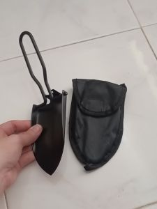 Xẻng trồng cây dùng để xới đất cào đất khi trồng cây dụng cụ dễ dàng hơn trong việc làm vườn