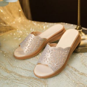 Free Shipping WomenS Summer Sandals New Styles Flat-Soled Suitable For Outdoor Wear Fashionable And Versatile With A Slight Wedge Heel Perfect For Moms