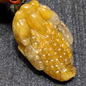 100% natural yellow rabbit fur yellow hair crystal golden toad pendant✨ Exquisite craftsmanship crystal is transparent colors are bright attracts wealth gathers fortune and ensures safety. The actual product is even more beautiful!