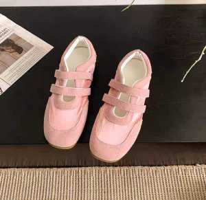 SEPATU SNEAKERS IMPORT CEWEK / SEPATU OLAHRAGA JALAN JALAN  / SEPATU SEKOLAH (SIZE 35  - 40 )