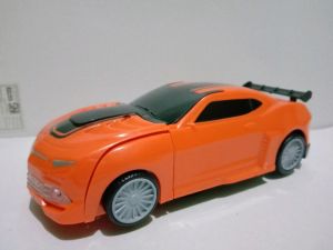 1PCS MAINAN MOBIL TERBARU BISA BERUBAH PAKE BATRE HADIAH ULANG TAHUN ANAK ANAK