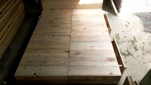 giường pallet gỗ thông 2 hộc kéo cao 22cm.có sơn pu