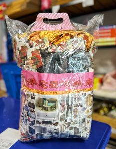 ชุดไหว้บรรพบุรุษ (ชุดเสื้อผ้าเงินทอง) ใช้สำหรับไหว้เทศกาลตรุษจีน สารทจีน จัดได้อย่างถูกต้องตามพิธี ใช้สำหรับไหว้บรรพบุรุษผู้ล่วงลับ