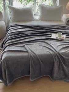 A Milk-like Fleece Blanket Coral Fleece Throw Blanket French Fleece Student Dormitory Blanket Machine Washable Thickened Sofa Blanket Summer LZD