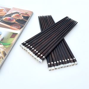 Đũa gỗ trắc đầu chấm bi trai gắn mắt mèo đẹp (10 đôi/hộp) an toàn siêu sạch - CTH700