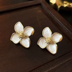 Earrings Elegance Earrings Decoration Metal Compact and Exquisite Urban Woman Elegant Temperament