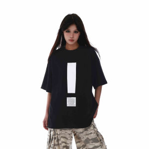 T-Shirt Wanita Lengan Pendek Motif Simbol Fashion & Huruf - Katun Premium Bernapas Desain Streetwear Oversize Potongan Bahu Tepat Tren Musim Panas 2025 Baju Kasual Gaya Eropa & Amerika dengan Kerah Bulat Desain Minimalis Segar Nyaman Versatil