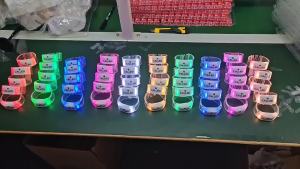 สายรัดข้อมือควบคุมด้วยวิทยุ DMX ที่เปิดใช้งานด้วยเสียง สำหรับคอนเสิร์ต สายรัดข้อมือ PVC LED ที่เปลี่ยนได้สำหรับบาร์และคอนเสิร์ต