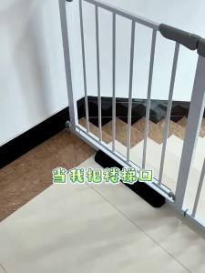 Safety Gate For Kids Child Safety Gate Baby Fence Door Gate Safety Punch-Free Baby Safety Gate Fence Baby safety gate 11