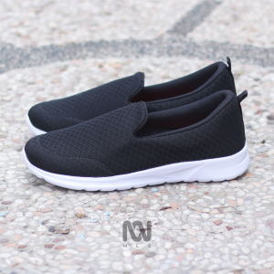 Sepatu Slip-On Bahan Mesh Ringan dan Nyaman Warna Hitam Ukuran 36-43
