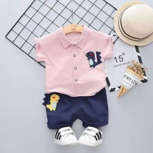 ชุดเด็กชายและเด็กหญิงฤดูร้อน เสื้อเชิ้ตแขนสั้นลายการ์ตูนไดโนเสาร์ กางเกงขาสั้นสีทึบ