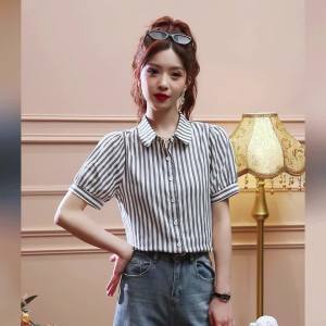 เสื้อเชิ๊ตผู้หญิงแขนสั้นเข้ารูปลำลองสไตล์เกาหลีมีปกเสื้อหรูหรากระดุมแถวเดียวใหม่สำหรับ2024ฤดูร้อน