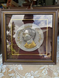 กรอบรูป ร.9 ในหลวงรัชกาลที่9 งานหัตถศิลป์ พร้อมลงทองคํา ดุลโลหะ สินค้าแฮนเมด สินค้าotop งานฝีมือ ช่างระดับASEAN มีใบประกาศยอมรับจากระดับโลก