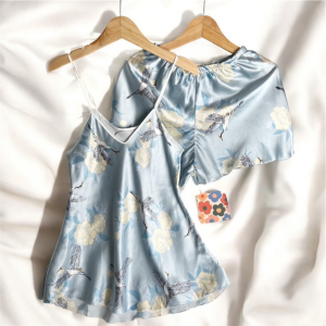 ชุดนอนสายเดี่ยว+กางเกงขาสั้น ชุดนอนผ้าซาติน คุณภาพดี ผ้าลื่น ใส่สบาย สินค้าพร้อมส่ง (รหัส 228)