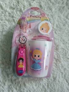 แปรงสีฟันไฟกระพริบ พร้อมเเก้วน้ำ เเละที่ครอบแปรง!!ซื้อ 4แถมยาสีฟันลิซ่า !!!!!