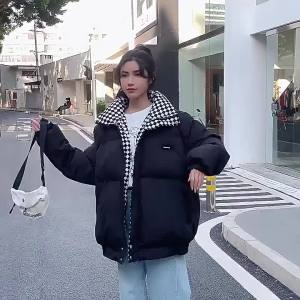 จัดส่งจากประเทศจีน [BIN] แจ็คเก็ตผ้าฝ้ายลายตารางสำหรับผู้หญิง ฤดูหนาว สไตล์ฮ่องกงย้อนยุค แจ็คเก็ตพัฟเฟอร์หนาหลวม ดีไซน์เฉพาะตัว แจ็คเก็ตผ้าฝ้ายฮาราจูกุทันสมัย