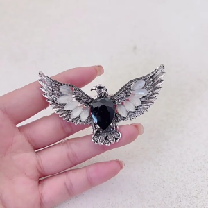 Lovely Handmade Animal Brooches Cuteness Bird Pins Cartoon Clothing Alloy Texture for Trendy Outfits and Gifts