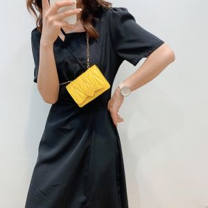 𝑪𝑯𝑰𝑪~💗L2-019 กระเป๋าจิ๋ว-กระเป๋าสะพายข้าง กระเป๋าแฟชั่นเกาหลี ลายใบไม้ มีสายโซ่ น่ารักมาก