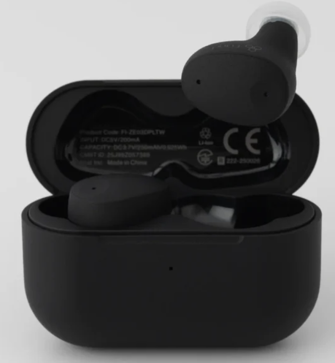 Final%20Audio%20ZE300%20Ultra%20small%20Noise%20cancelling%20True%20Wireless%20Earphones%20-%20Image%203