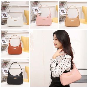 RIN9353 สีทึบทึบ กระเป๋ากุ๊ย PU จุได้มาก สง่างามเรียบหรู ถุงใต้วงแขนฝรั่งเศส กระเป๋าสะพายไหล่แบบสั้น ป้องกันน้ำกระเซ็น กระเป๋าถือมีลวดลาย สำหรับผู้หญิง