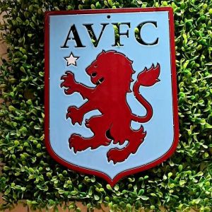 โลโก้แอสตัน วิลล่า ขนาดสเกล 30 * 21.5 cm น้ำหนัก 1 กิโลกรัมเหล็กหนา 2.5 มิลลิเมตร แบบแขวนติดผนังพ่นสี 2K สีพ่นรถยนต์ภายนอกสวยงามคงทนไม่ลอกไม่ร่อนไม่เป็นสนิมสวยสมจริงติดตั้งได้ทั้งภายนอกภายในอาคารบ