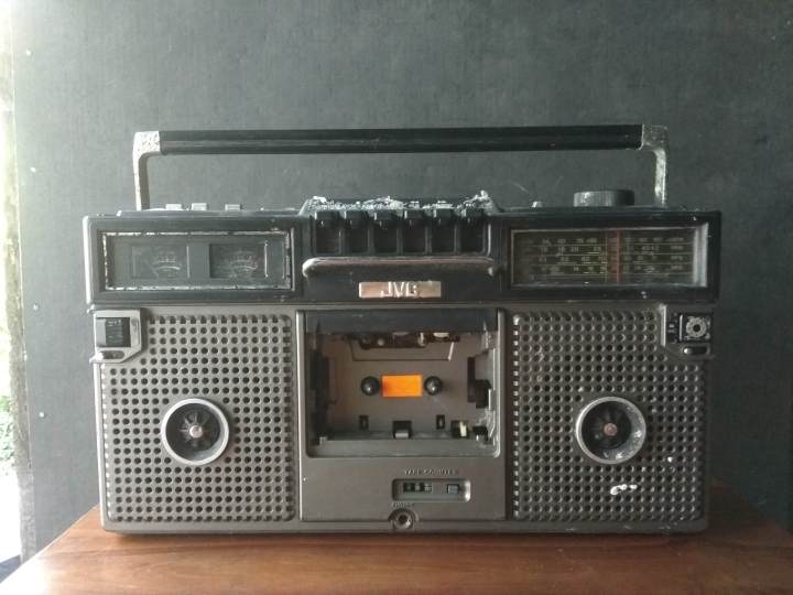 RADIO TAPE JVC JADUL Kondisi OFF belum di servis Radio Tape jadul Antik Vintage Bagus buat pajangan atau buat kenang kenangan
