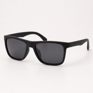 Matte Black Polarized Sunglasses – Sleek Style All-Day Comfort